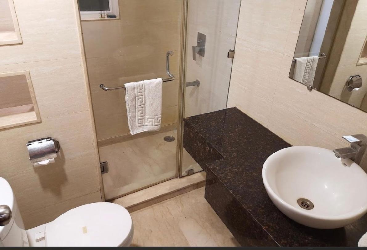 Madhuban Hotel , New delhi Buitenkant foto
