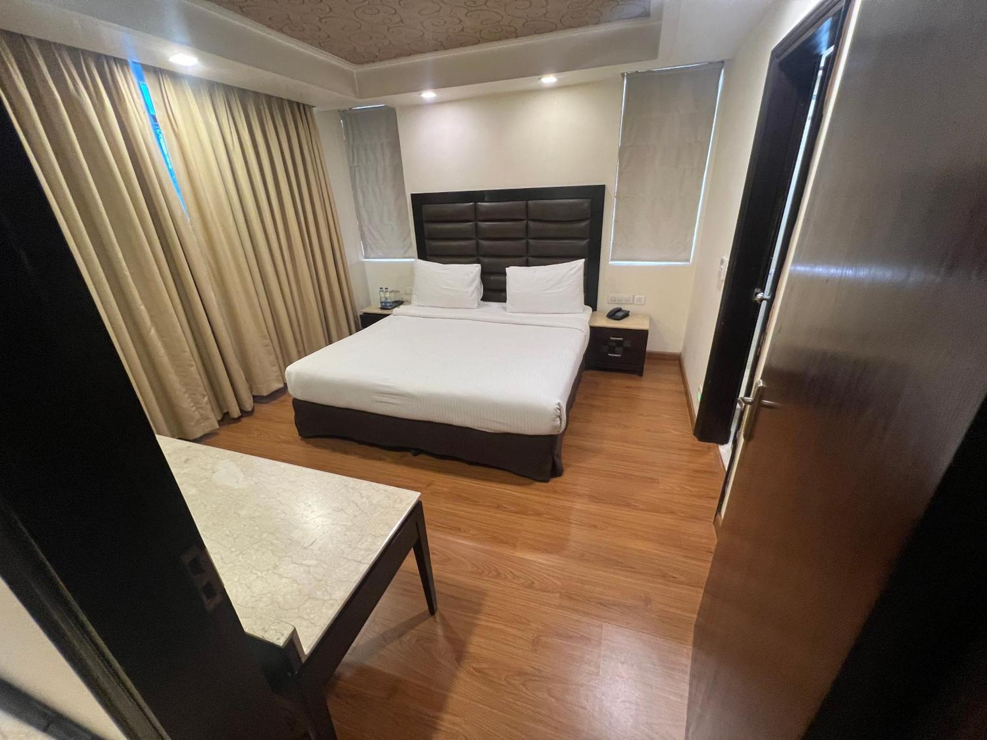 Madhuban Hotel , New delhi Buitenkant foto